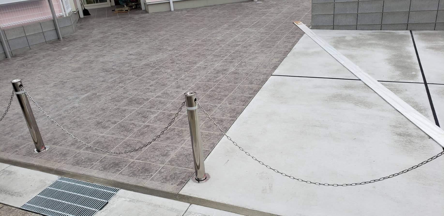 駐車場ポール設置 | 桑名市のエクステリア工事ならイズ美