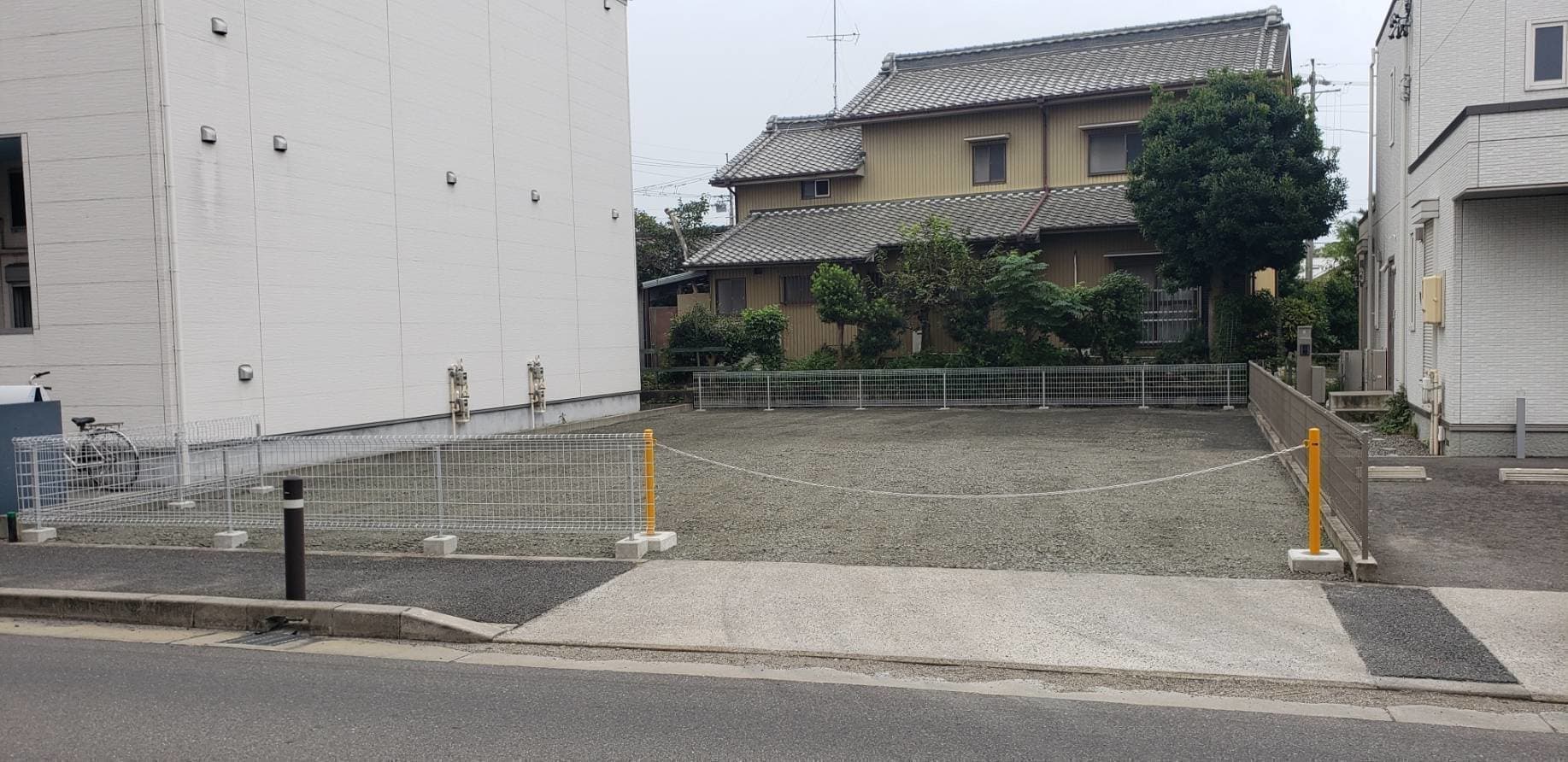 駐車場ポール新設 | 桑名市のエクステリア工事ならイズ美