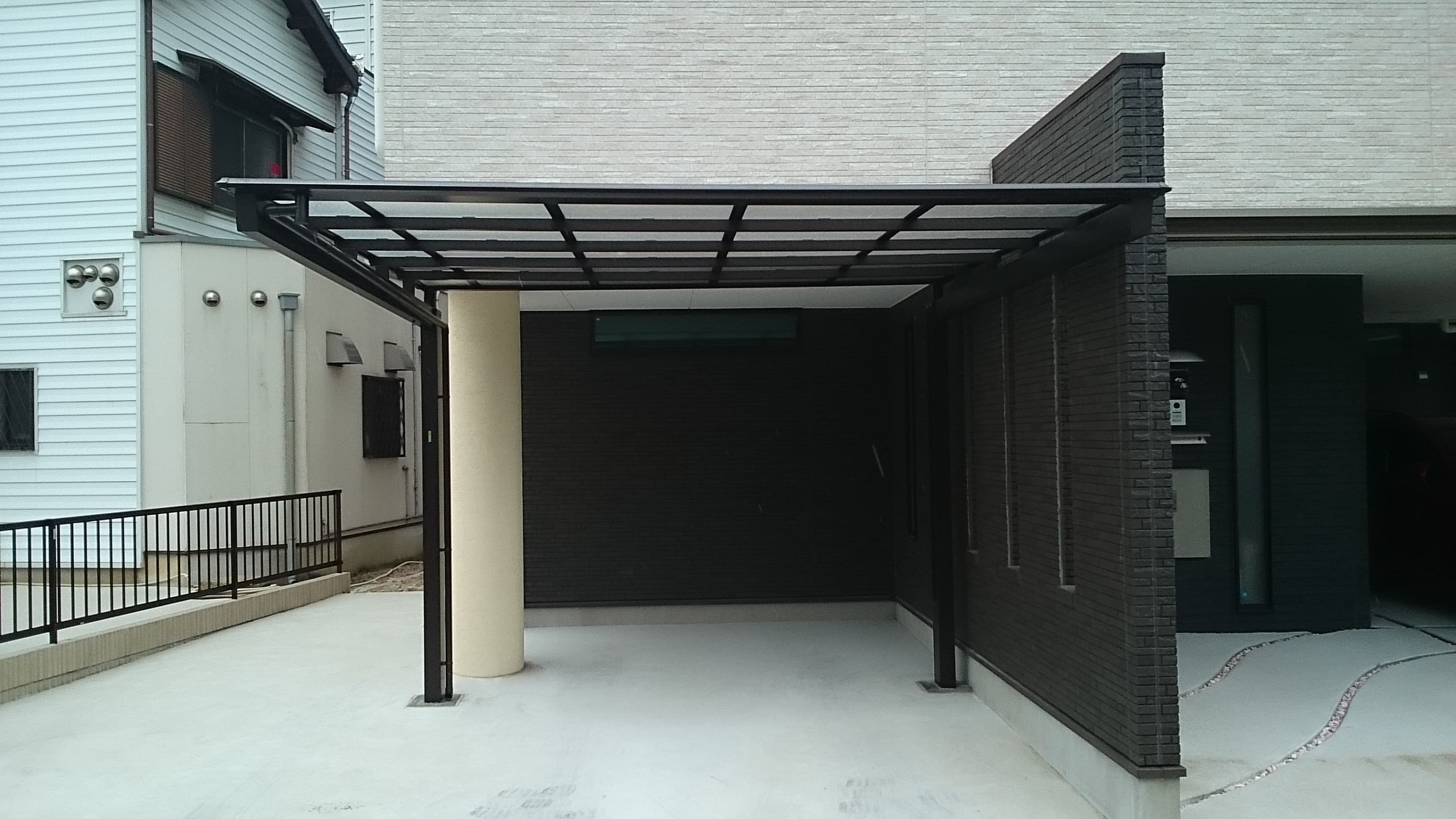 スタイリッシュカーポート新設工事 | 桑名市のエクステリア工事ならイズ美