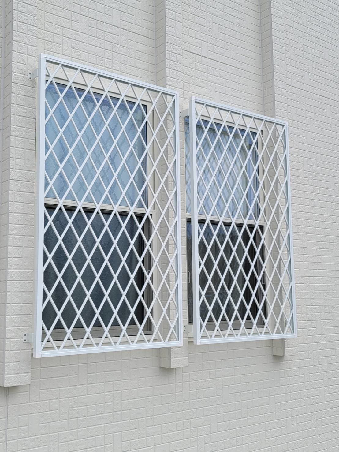 面格子設置 | 桑名市のエクステリア工事ならイズ美